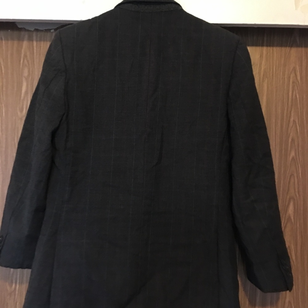 BANDO. It’s a men suit jacket - Picture 5 of 8